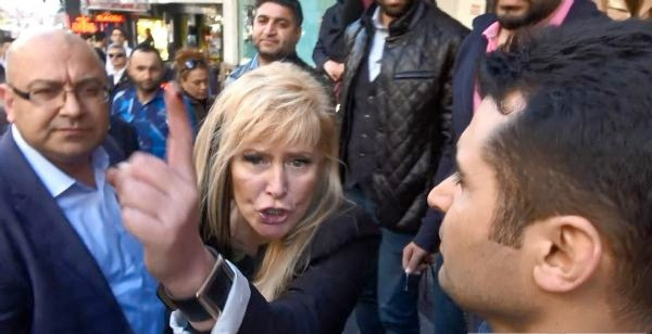 Veysel Eroğlu konuşurken bir anda ortaya çıkan kadın bağırarak... - Resim: 4