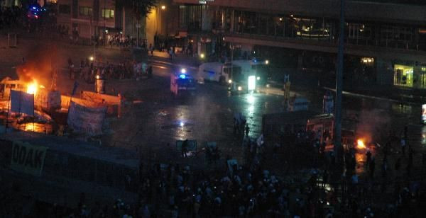 Taksim'de akşam müdahalesi - Resim: 4