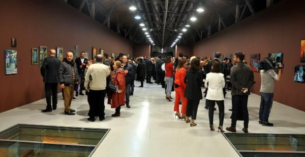Gazeteci Hande Fırat'ın resim sergisine yoğun ilgi - Resim: 2