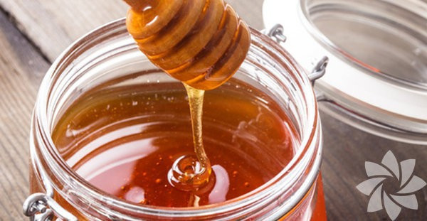 Öksürüğü kesip atar! Ilık suya bir kaşık bal koyup... - Resim: 2