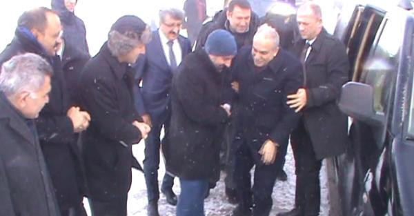 Bakan Fakıbaba'nın zor anları! Az daha yere kapaklanıyordu - Resim: 2