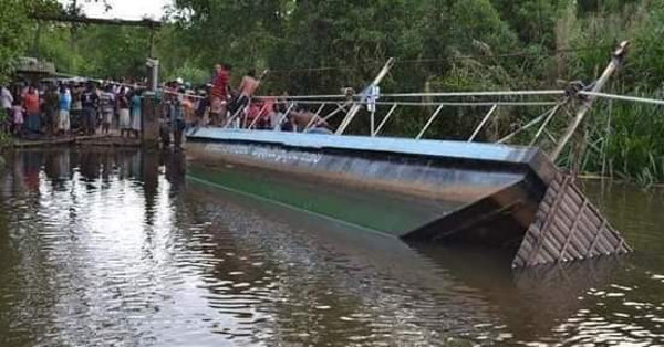 Sri Lanka’da tekne alabora oldu: 6 ölü, 11 yaralı - Resim: 0