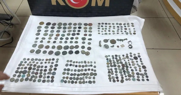 İstanbul'da operasyonda 762 tarihi eser ele geçirildi! Osmanlı, Roma, Bizans, Kurtuluş Savaşı... - Resim: 1