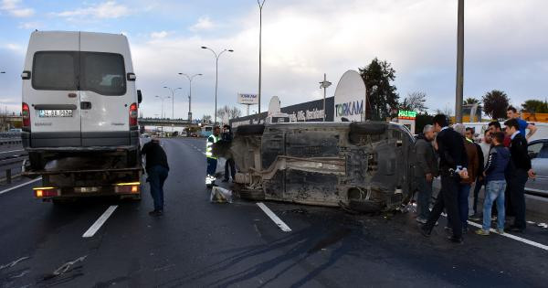 İstanbul'da E-5'te kaza! Trafik kilitlendi - Resim: 3