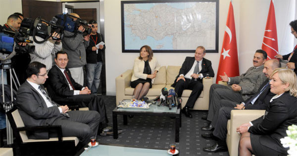 Siyasi partilerde bayramlaşma trafiği - Resim: 2