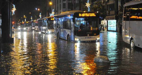 Sağanak yağış Denizli'de hayatı felç etti - Resim: 3