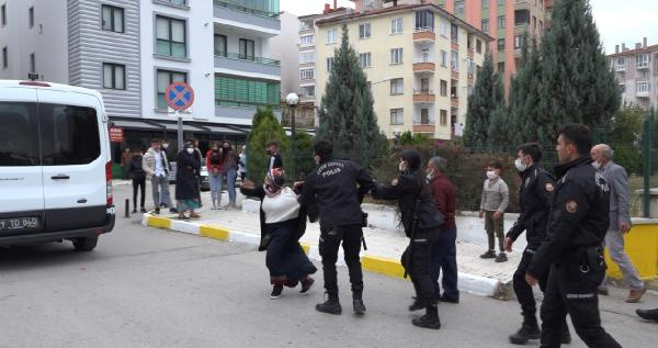 Çorum'da başına odunla vurup komşusunu öldürdü: Kızımın elbiselerini yırttı - Resim: 0