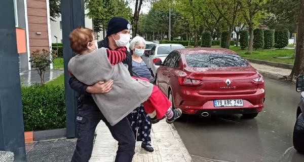 Çorum'da kocasının dövüp sokağa attı yaşlı kadının oğluna ulaşıldı - Resim: 0