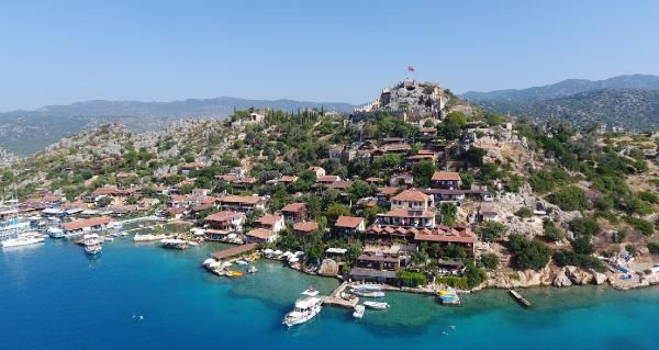 Antalya'nın Kaleköy'ü! Roma Kalesi'nde bir Türk bayrağı dalgalanıyor - Resim: 1