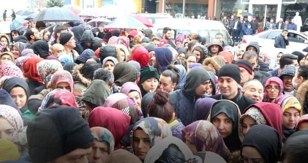 Sivas'ta koronavirüs uyarılarına rağmen izdiham olan iş yerinin sahibi konuştu - Resim: 2