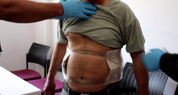 Bakanlık kaçak eti vücutlarına saran şüphelilerin fotoğraflarını paylaştı! - Resim: 2