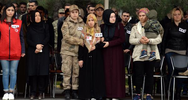 Şehit töreninde yürek yakan feryat: Yaralı ceylanını kime bıraktın - Resim: 4