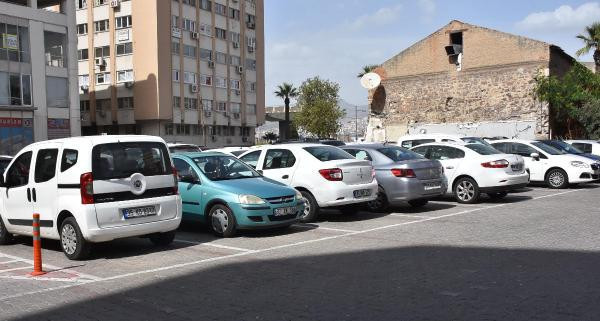 Fırtına beklenen İzmir'de kapalı otoparklar doldu   - Resim: 2