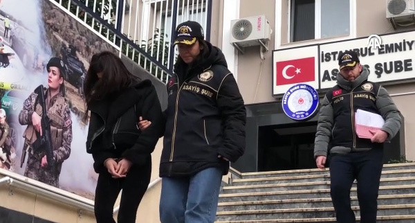 Böyle anne mi olur! 7 yaşındaki kızıyla birlikte 3 evden hırsızlık yaptı, 76 suç kaydı çıktı - Resim: 0