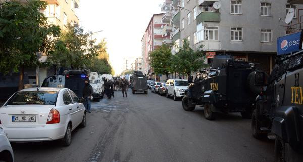 Diyarbakır'da PKK'nın hücre evine operasyon: 1 şehit - Resim: 4