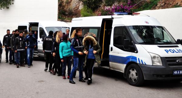 Polis yılbaşı öncesi fuhuşa karşı düğmeye bastı! - Resim: 1