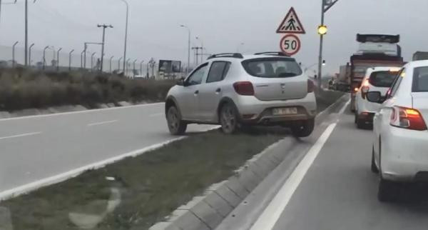 Işıkta beklememek için yaptıkları şaşkına çevirdi! - Resim: 2