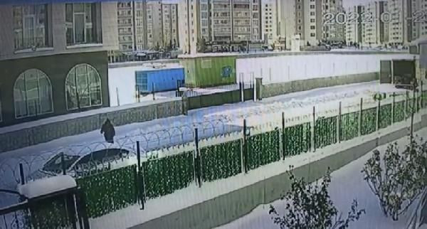 Olay yeri Diyarbakır! Yolda yürürken kamyonetin açılan kapısı çarptı neye uğradığını şaşırdı - Resim: 2