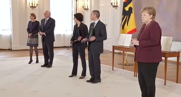 Uğur Şahin ve Özlem Türeci’ye Almanya’da liyakat nişanı - Resim: 0