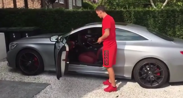 Mesut Özil'in ailesi çok yoksulmuş! Annesi temizlikçi babası... - Resim: 3