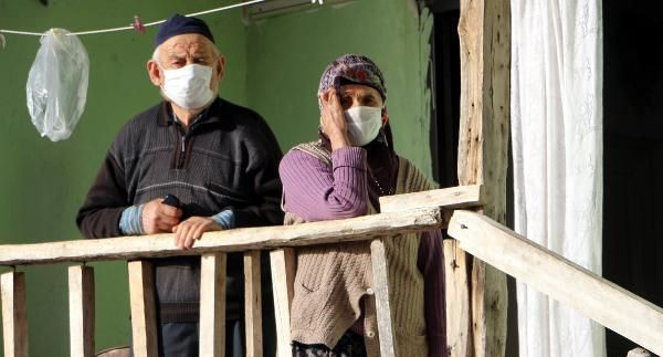 Tokat'tan pes dedirten haber! Karantinadaki yaşlı çifti 'doktorum' diye dolandırdılar - Resim: 3