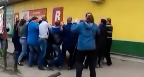 Oğlunu beşinci kattan aşağıya attı herkes bu babayı konuşuyor - Resim: 3