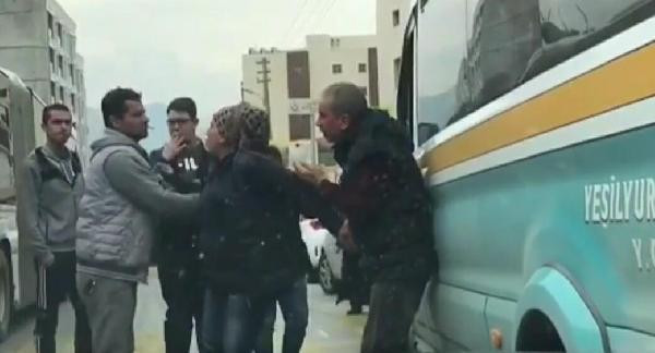 Minibüsçüyü tekme tokat döven kadın kamerada! - Resim: 3