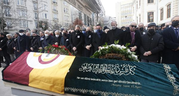 Galatasaray'ın eski başkanlarından Selahattin Beyazıt son yolcuğuna uğurlandı - Resim: 0