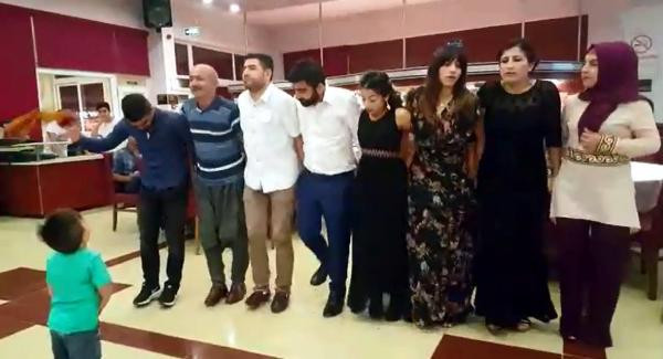 Halay çekerken dehşeti yaşadı! Yere yıkıldı kaldı - Resim: 2