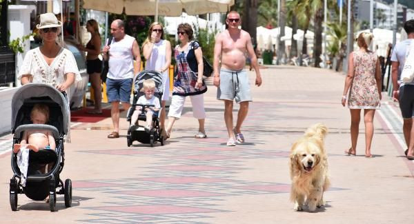 Afrika sıcakları sokakları boşalttı, plajları doldurdu - Resim: 2