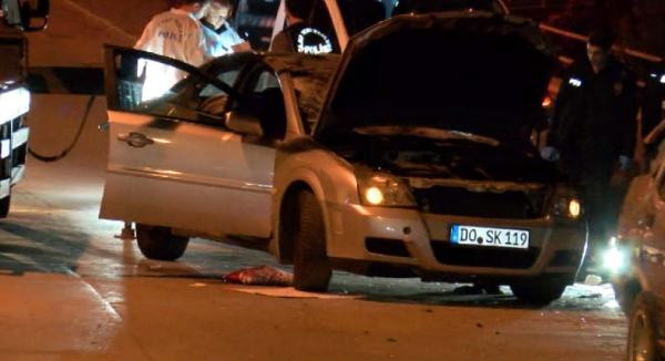 Kardeşinin karıştığı kavgaya otomobiliyle daldı ağabeyine çarpıp bir km sürükledi - Resim: 0