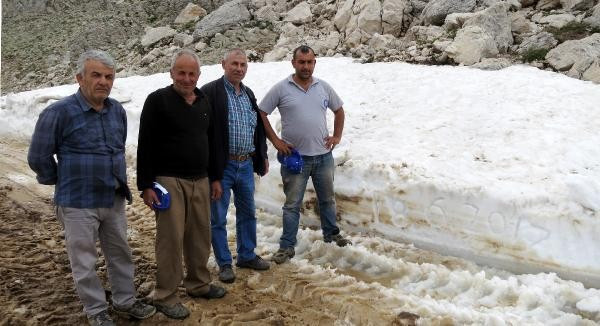 Yaz geldi ama onlar hala karla kapanan yolları açıyor! - Resim: 2