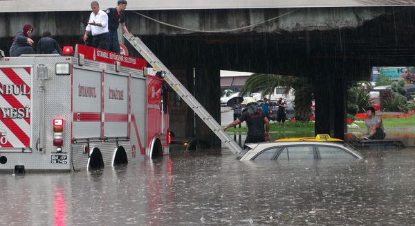 İstanbullu yolda boğulacaktı - Resim: 2