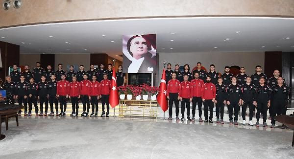 Milli takımlardan "Atatürk" anması! Forma detayına dikkat - Resim: 3