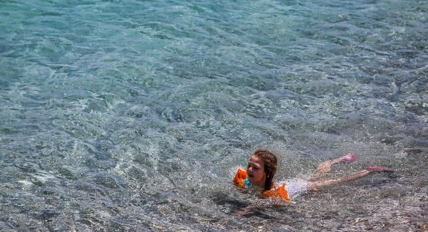 Son kısıtlama öncesi sıcak havayı gören Antalya'da plajlara akın etti! İlk defa bu kadar... - Resim: 3