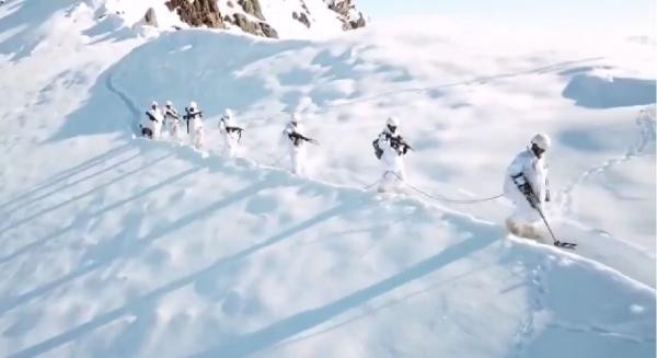 Milli Savunma Bakanlığı, Hakurk'ta görev yapan Mehmetçiğin görüntülerini paylaştı - Resim: 1