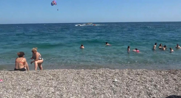 Her şey birden oldu! Antalya'da genç kadın fenalık geçirip hastanelik oldu - Resim: 0