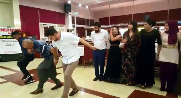 Halay çekerken dehşeti yaşadı! Yere yıkıldı kaldı - Resim: 3