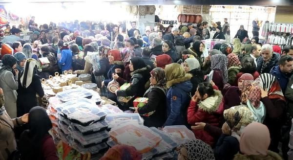 Sivas'ta koronavirüs uyarılarına rağmen mağaza açılışında izdiham dikkat çekti - Resim: 3