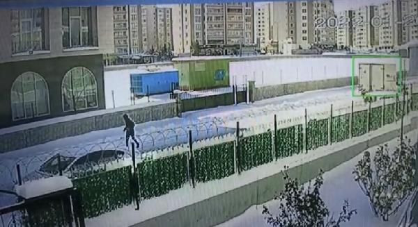 Olay yeri Diyarbakır! Yolda yürürken kamyonetin açılan kapısı çarptı neye uğradığını şaşırdı - Resim: 3