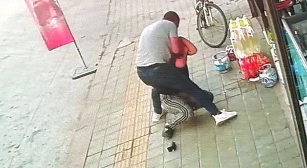K&uuml;tahya'da koca dehşeti! Gen&ccedil; kadını ekmek bı&ccedil;ağıyla defalarca bı&ccedil;akladı - Resim: 1