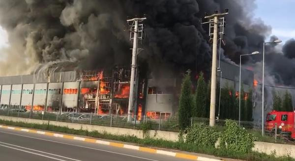 Dev fabrika küle döndü! - Resim: 1