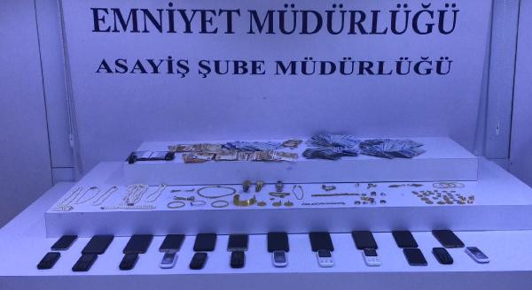 Erbakan'ın kardeşini de dolandıran telefon çetesi yakalandı paraya bakın - Resim: 4