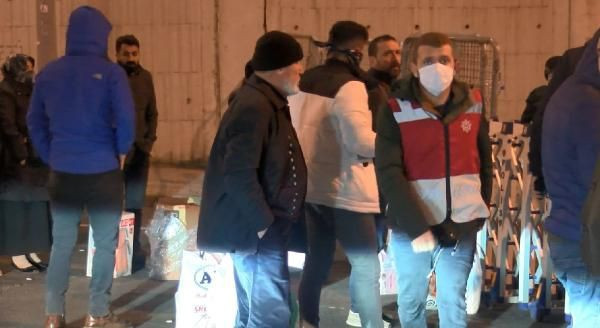 Yakınları, karantina yurdunda kalanlara eşyalarını getirdi - Resim: 3