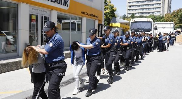 Avcı Kızlar Çetesi! Pavyona götürüp tehditle yüksek hesap ödettiler - Resim: 1