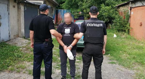 Ukrayna'da taksici parası olmayan müşteriyi ayağından zincirleyip bodruma hapsetti - Resim: 2