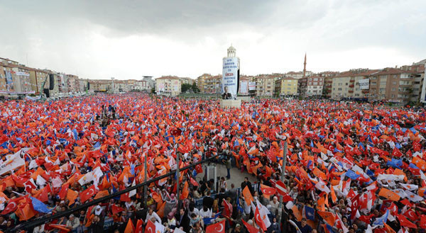 AK Parti mitinginde görülmemiş kalabalık - Resim: 1