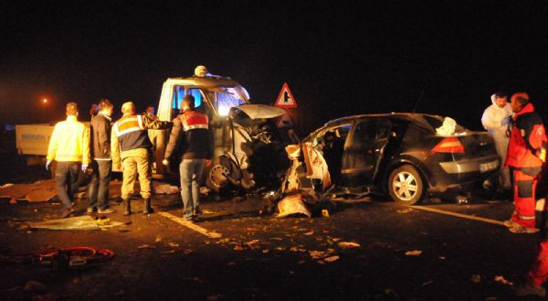 Sivas'ta katliam gibi kaza:8 ölü - Resim: 1