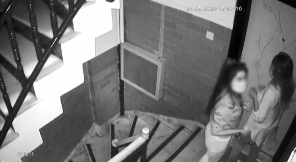 İstanbul'da evlerden altın çalan biri hamile 3 kadın kameralara yakalandı - Resim: 4