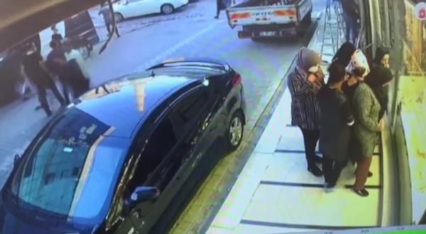 Fatih'te Suriye uyruklu kadının altınları çalındı! Etrafını sarmışlar! - Resim: 3